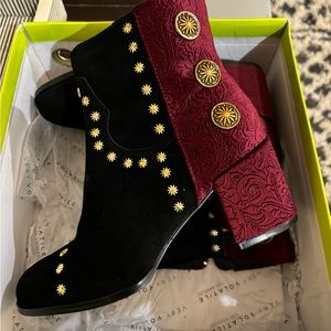 Brand new Very Volatile ankle booties
